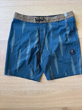 VISSLA Teal by with Tan Waistband Size 34